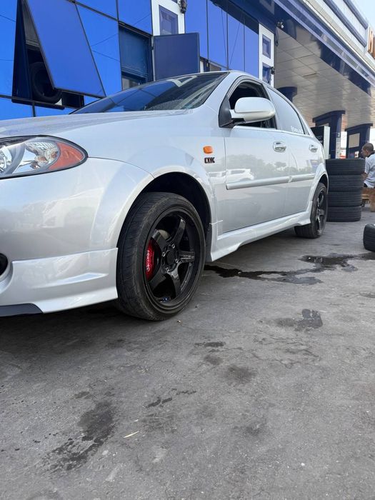 Ласети хеджбек 1.8