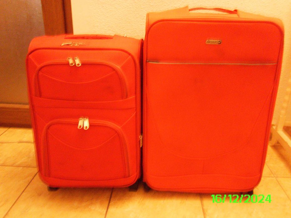 Trolere,unul Rosu mic,mijlociu si Albastru mare