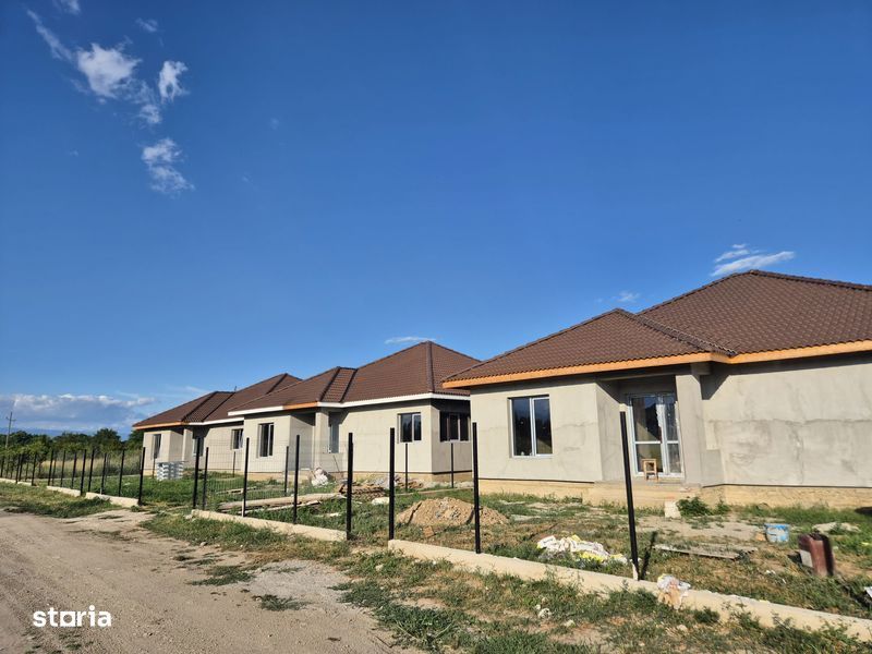Vânzare Casă 4 camere situată în Târgu Jiu, Str. Dumbravă
