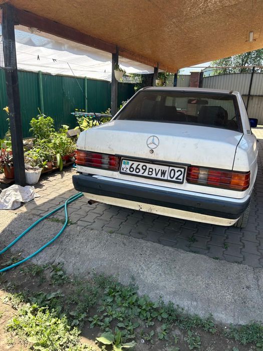 Модаеться мерседес