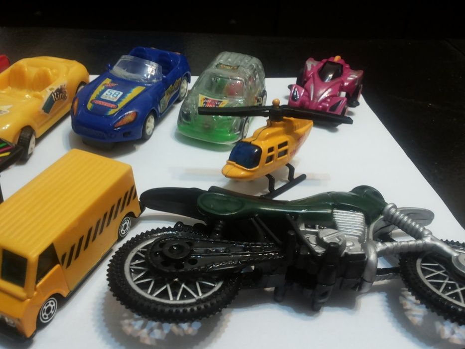 Стари детски пластмасови играчки - колички и фигурки - СОЦ