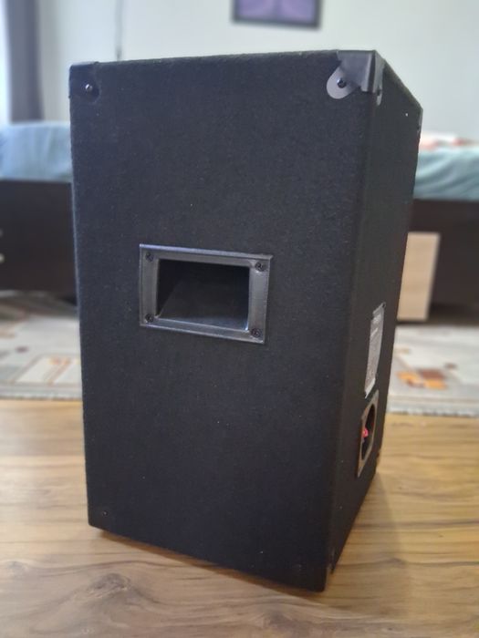 Vând boxa cu statie de nunta yamaha,