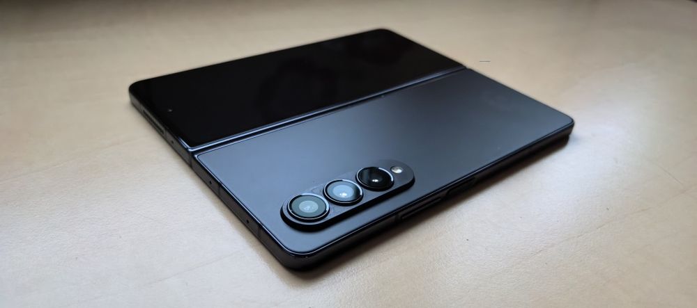 Samsung Galaxy Z Fold 4_512GB_12GB Ram_120HZ / DISPLAYURI DEFECTE