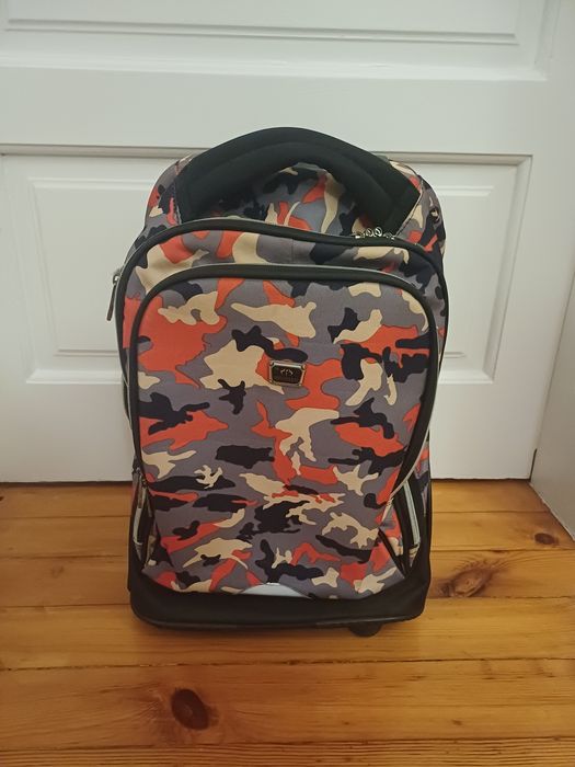 Ученическа раница с колела и презрамки