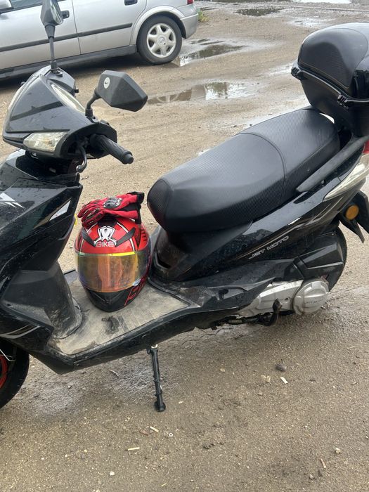 Продам скутер м8