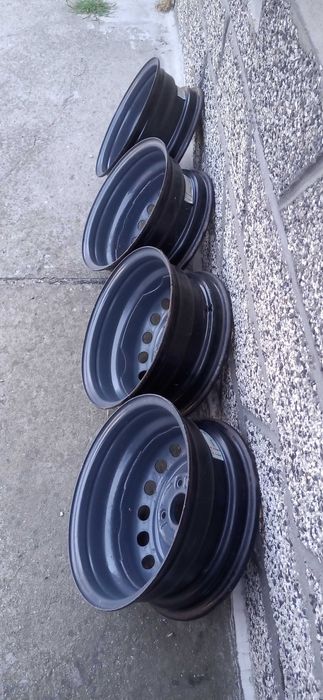 Продавам 15-цолови железни джанти