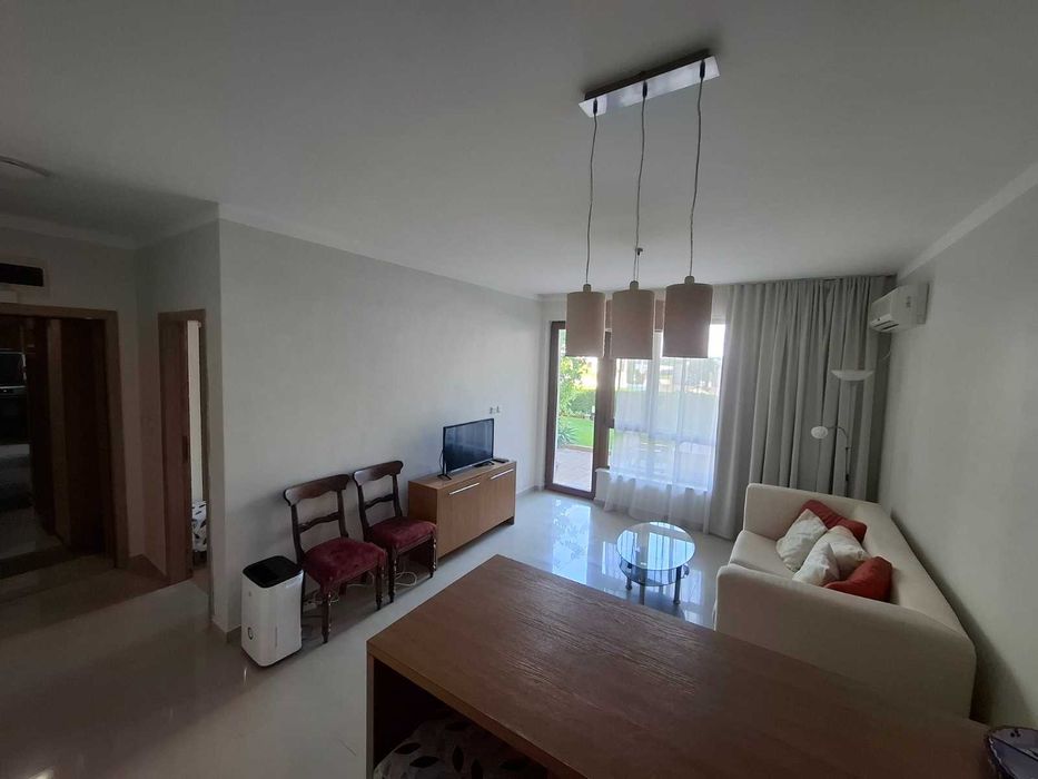 Продавам 2 стаен апартамент комплекс Paradise Bay