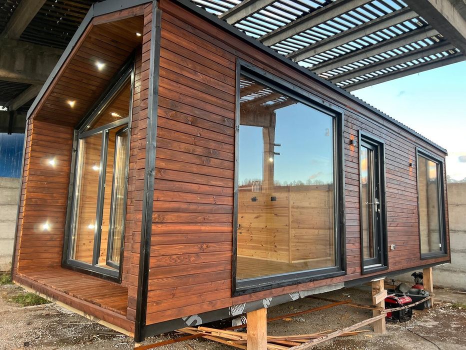 Cabanuta din lemn locuibila pe stoc