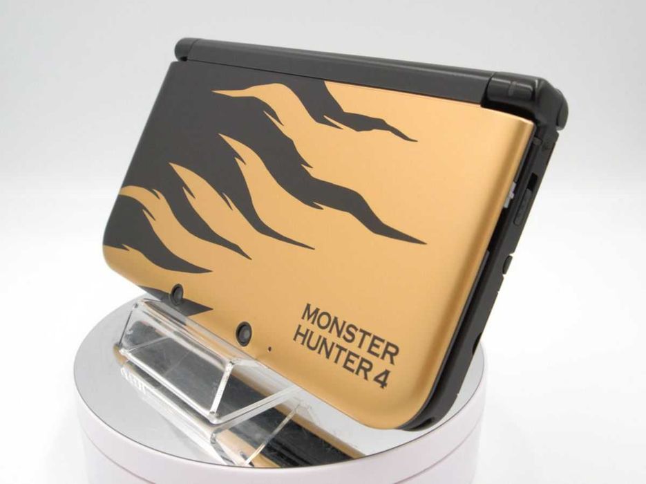 Nintendo 3DS XL Monster Hunter 4 Rajang Gold Collector's Edition– Modată, 128GB + jocuri