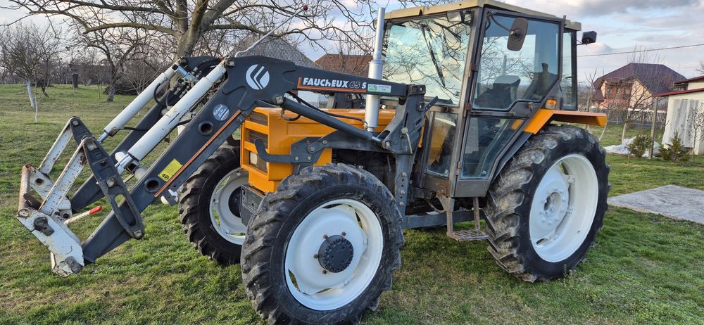Tractor Renault 75-14 LS cu încărcător frontal