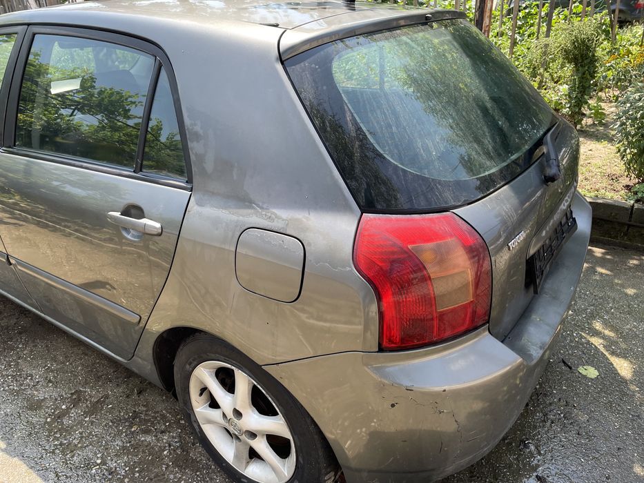 Тойота Корола на части