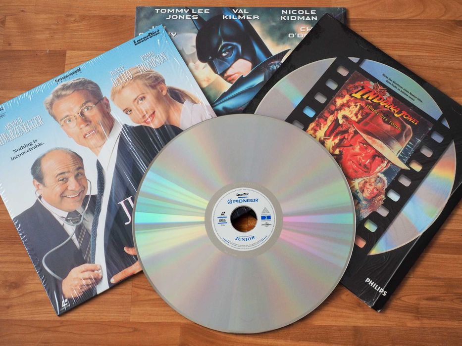 Filme pe Laser Disc: Batman, Junior, Indiana Jones - video disc retro