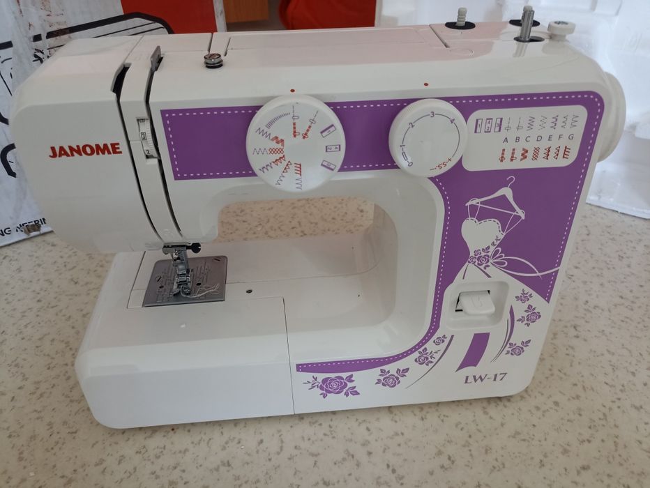 Швейная машина janome