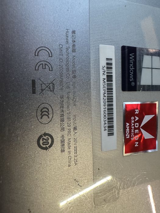 Лаптоп Huawei matebook