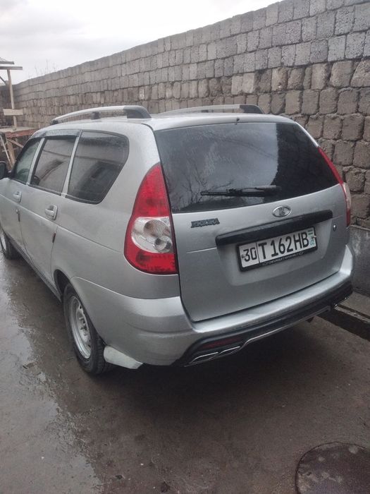 Lada priora 2011 sotiladi