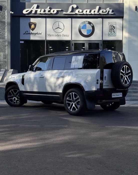 Land Rover Defender P300 4x4
