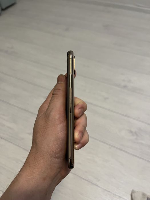 Продам Iphone xs 64gb 77%акб
