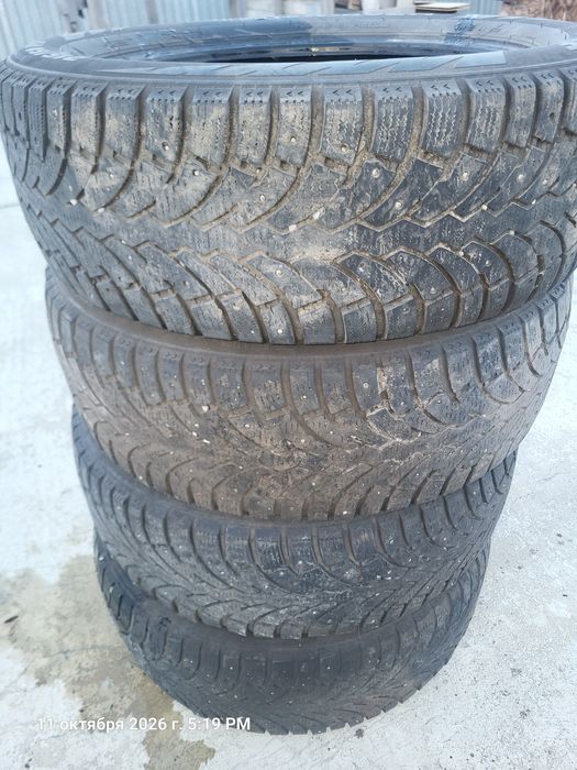 Продам комплект шин 215/60/17