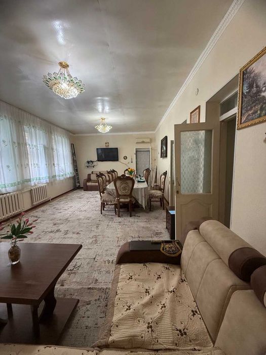 Дом возле гостиницы "Камила" г.Навои