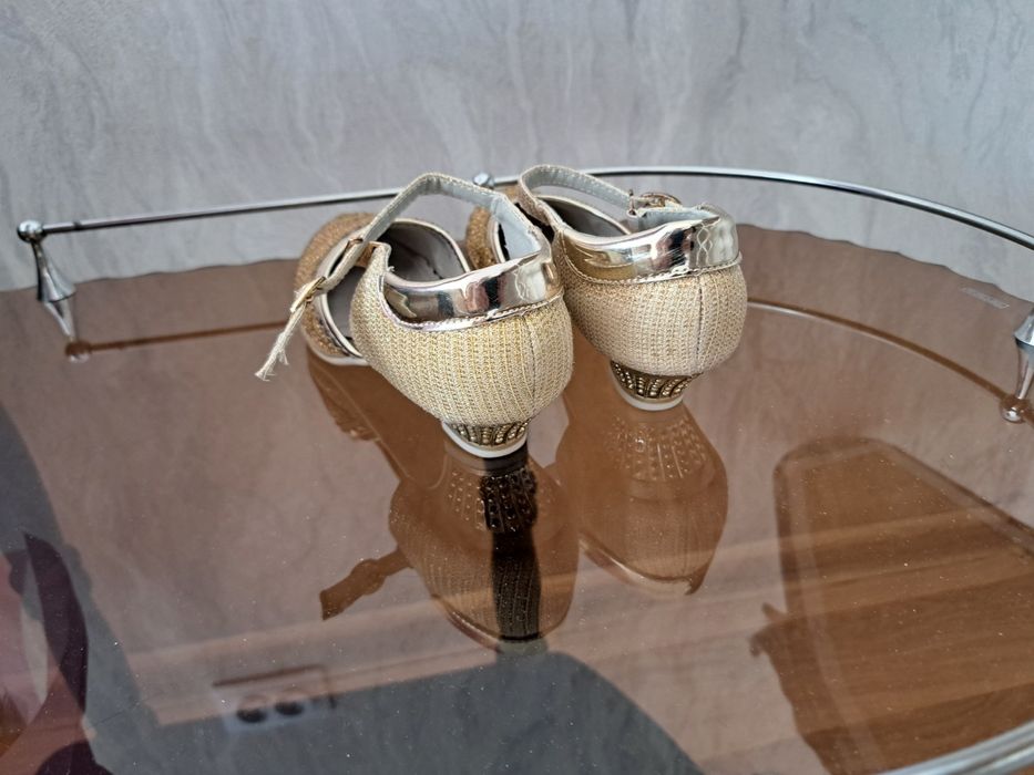 Продам туфли танцевальные детские б у.