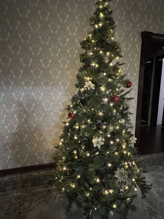 Елка с игрушками