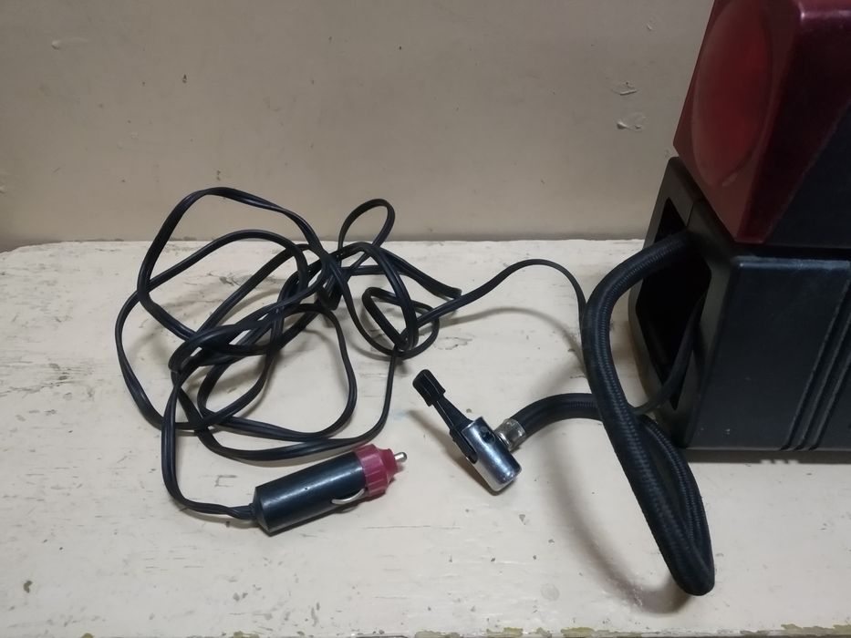 Автомобильный насос,компрессор,для накачки шин. Не рабочий.