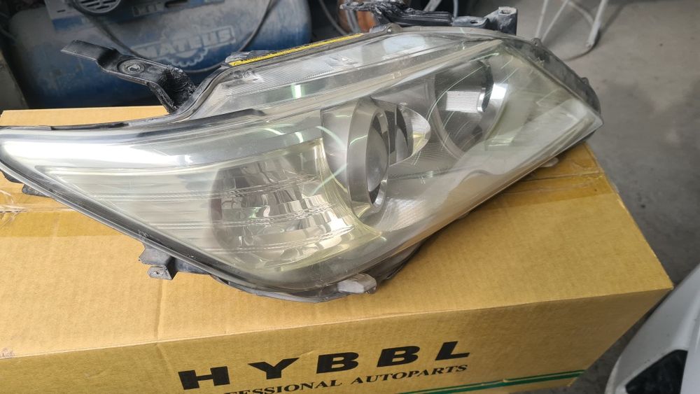 Фара Тойота Камри 50