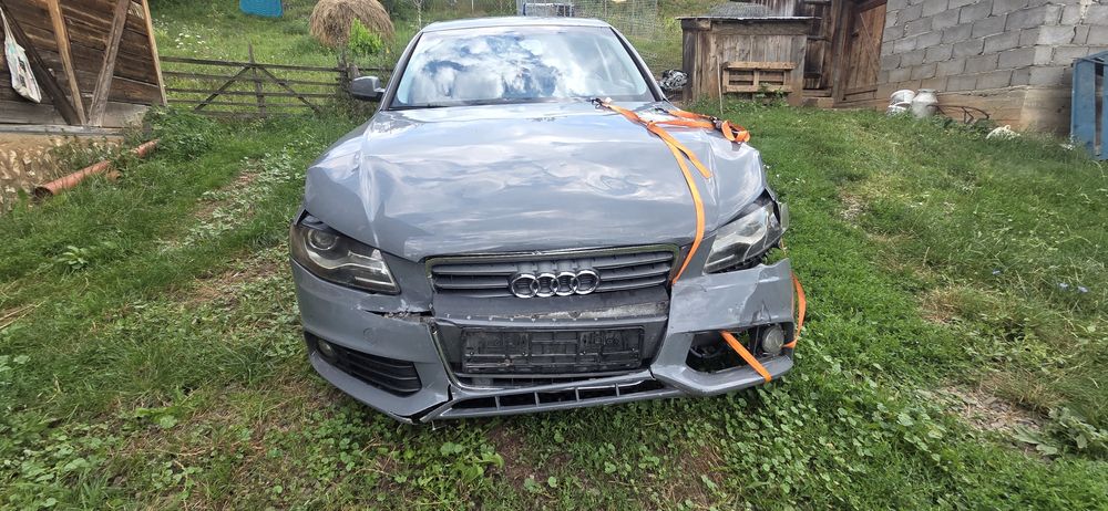 Vând Audi a4 b8  (fața lovită)