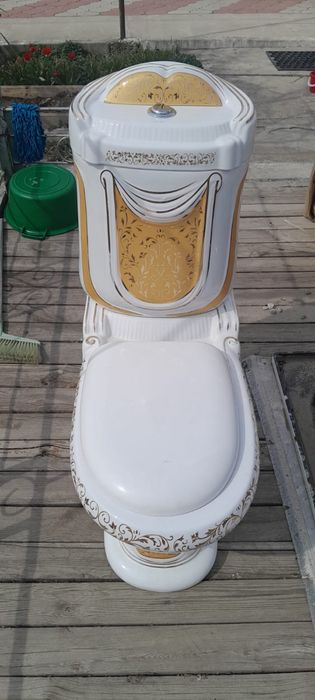 Унитаз красивый большой