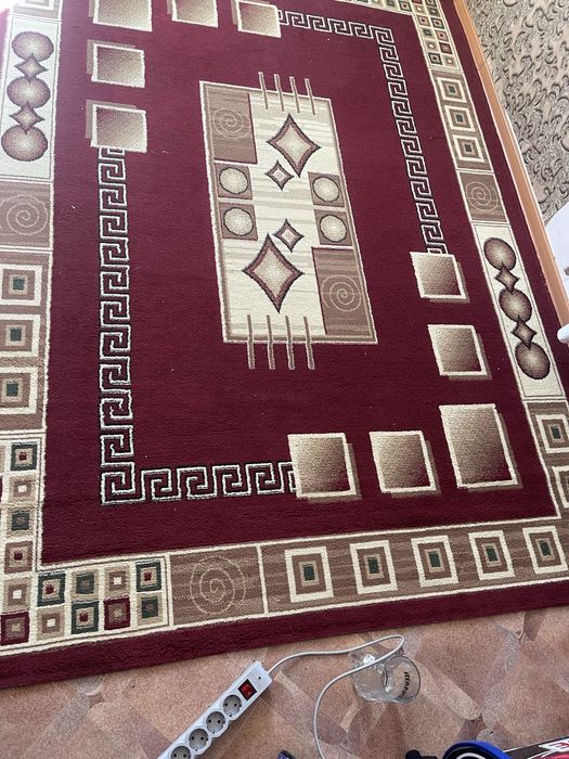 Продам палас. Состояние среднее , б/у