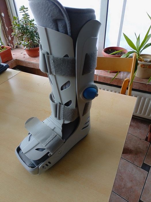 Vând orteză  Aircast Elite mărimea M