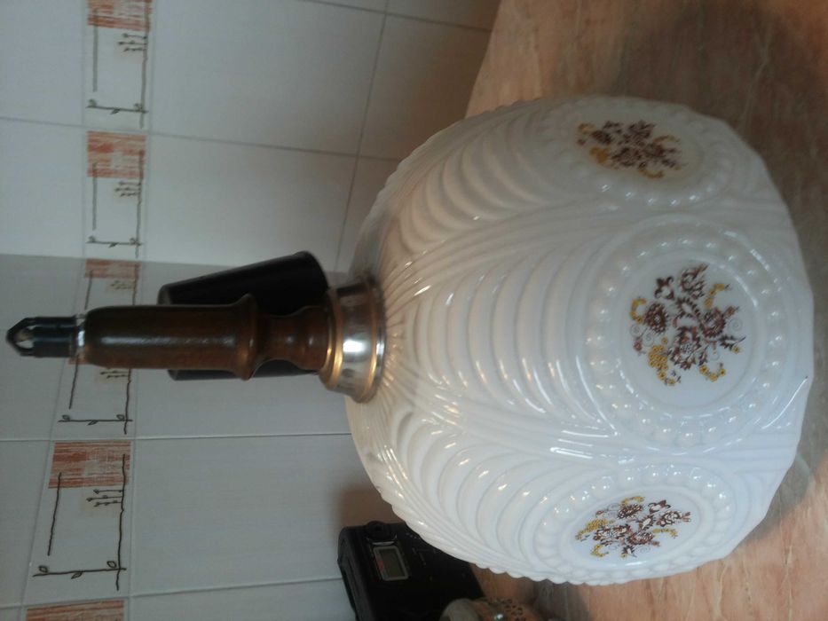 Продам Люстру Чешскую сделана: металл стекло керамика.