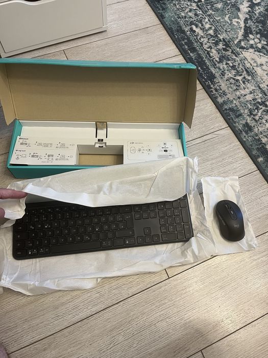 Kit Logitech MK950 tastatură si mouse