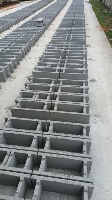 Boltari din beton vibropresati.