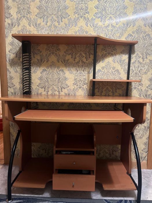 стол для компьютера