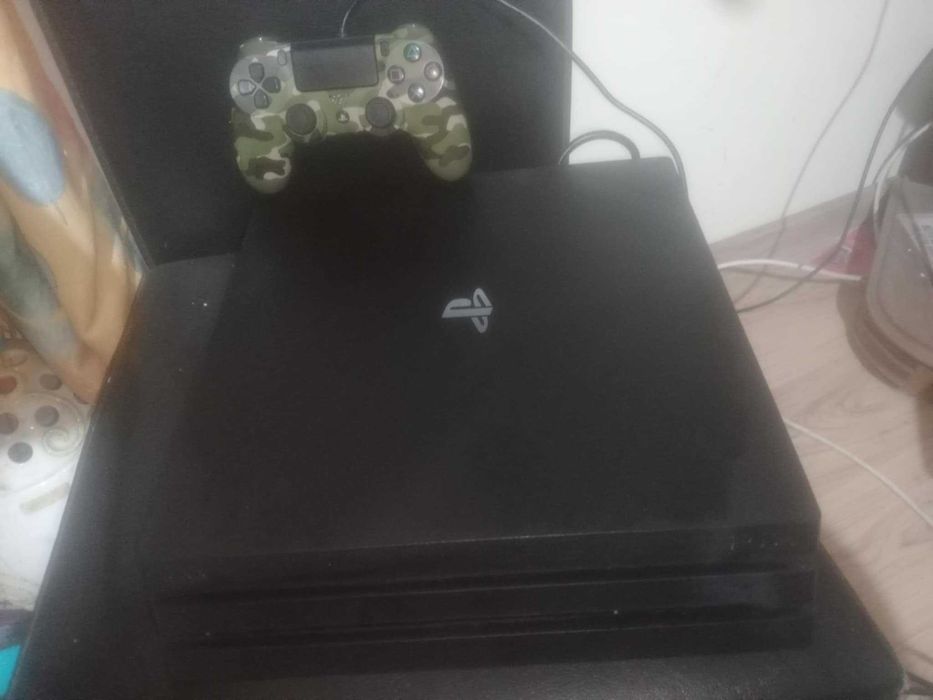 PS4 Pro-като нов+3 игри
