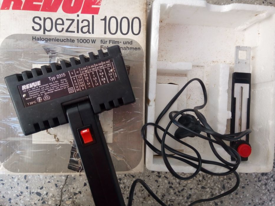 Revue Spezial 1000 халогенни флаш лампа за фотостудия