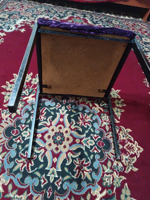 Продам кресла, стулья крепкие  2 штуки.