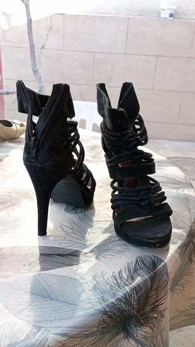 Ayollar uchun oyoq kiyimlar