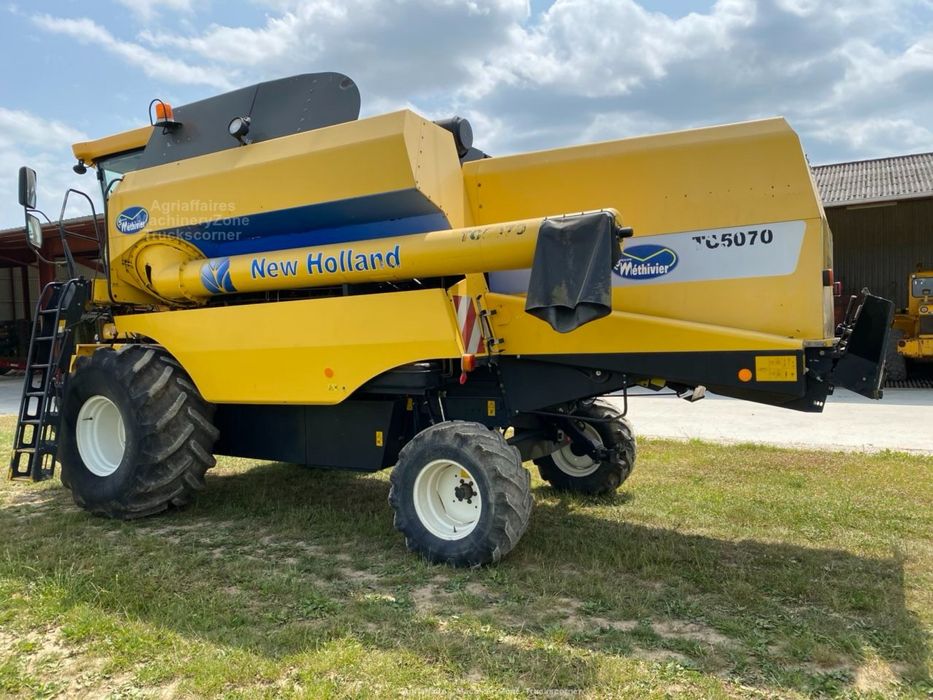 Combina New Holland TC 5070