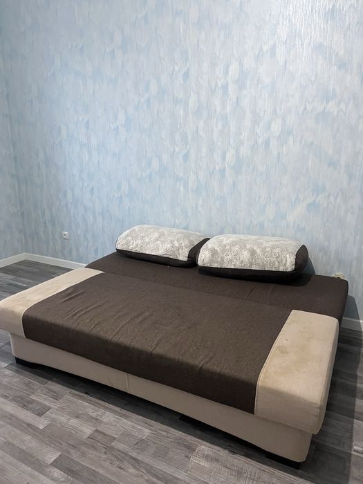 Продам диван за 10 тыс тенге.
