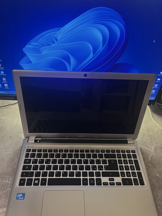 Acer laptop 15.6” cu Windows – stare bună