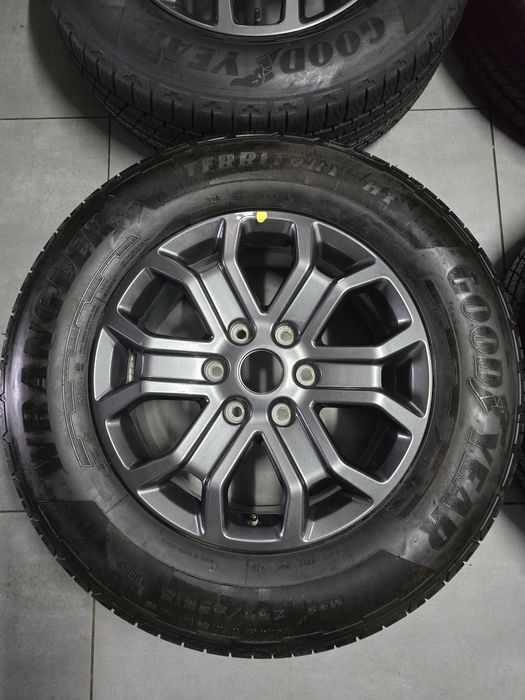Roti Ford Ranger noi, r18