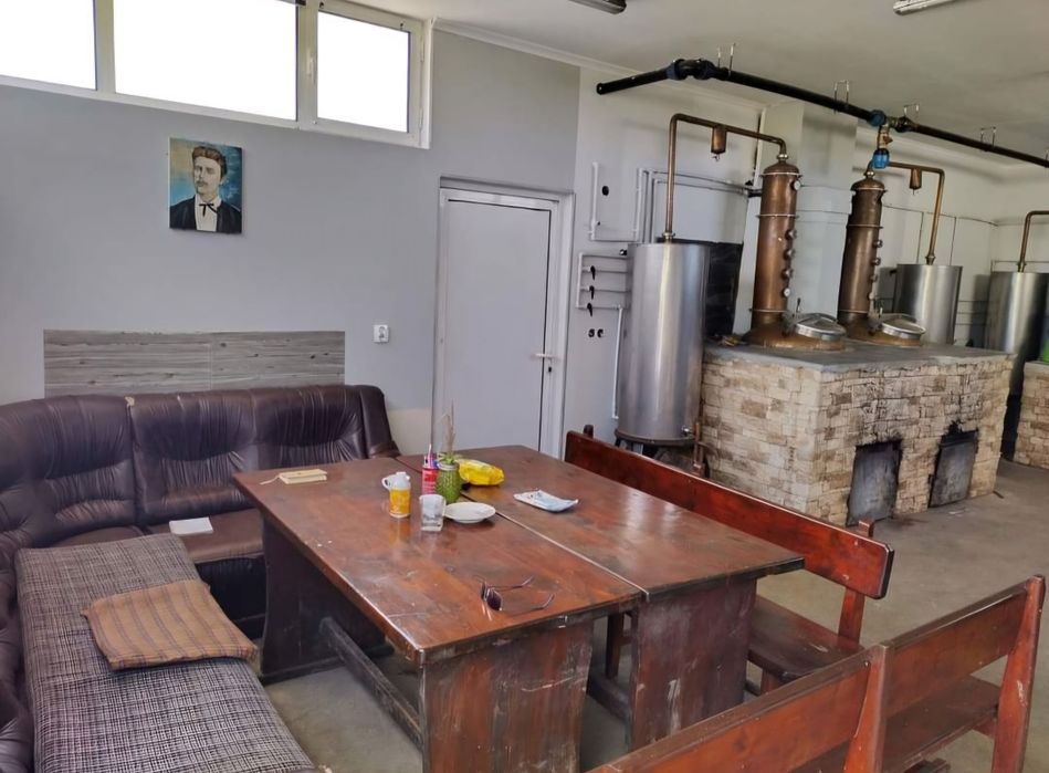 Продава се Промишлена сграда в с. Тополи, Област Варна - 1074 кв.м за 157 €/кв.м - Снимка #3