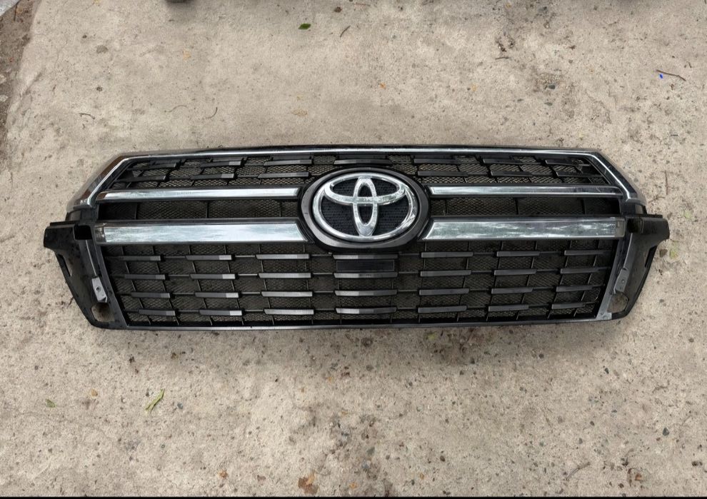 Решетка радиатора Toyota Lexus