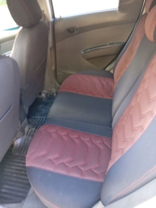 Chevrolet Spark белый