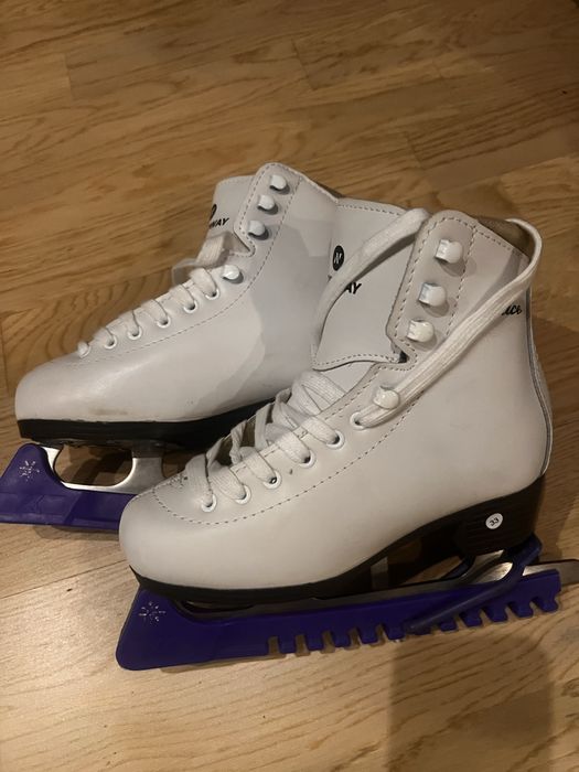 Продам коньки фигурные