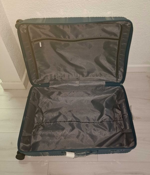 Продается чемодан в отличном состоянии