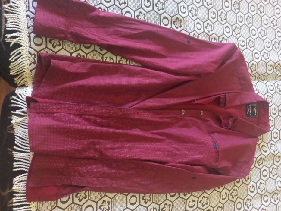 Продавам мъжки ризи.