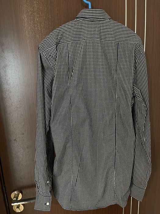 Риза на марката Calvin Klein